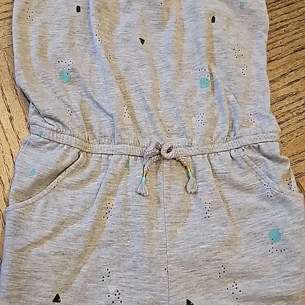 Girls gray short romper size M 7/8